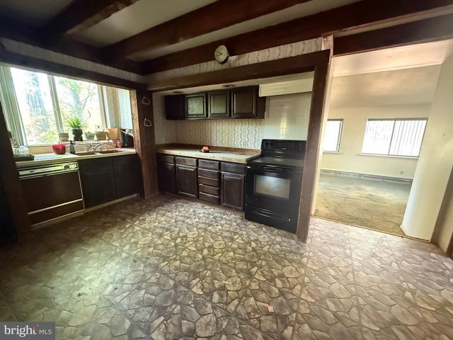 3 CIRCLE DR, Browns Mills, NJ 08015