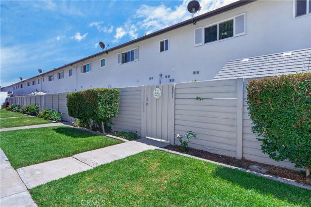 9571 Adams Avenue, Huntington Beach, CA 92646