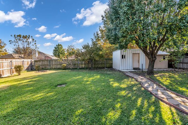 1900 Le Sage Court, Denton, TX 76208