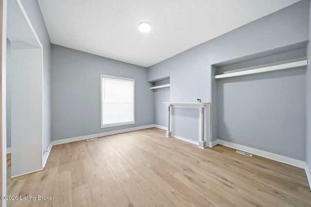 2923 W Market St, Louisville, KY 40212