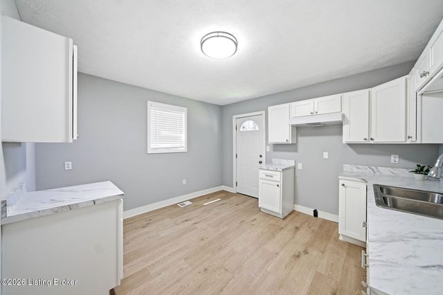 2923 W Market St, Louisville, KY 40212
