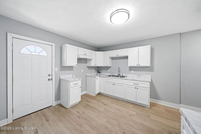 2923 W Market St, Louisville, KY 40212