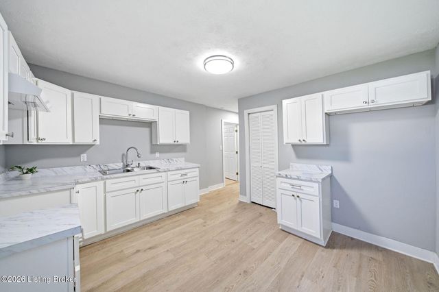 2923 W Market St, Louisville, KY 40212