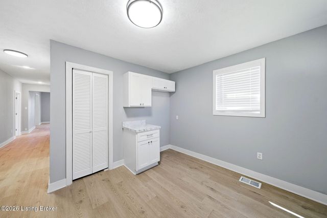 2923 W Market St, Louisville, KY 40212