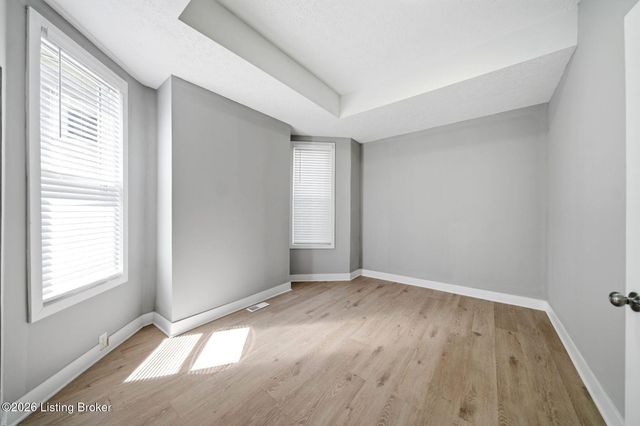 2923 W Market St, Louisville, KY 40212