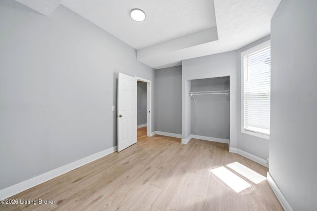 2923 W Market St, Louisville, KY 40212