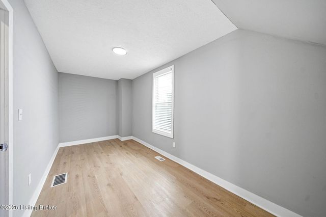 2923 W Market St, Louisville, KY 40212