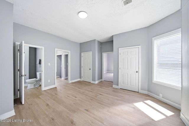 2923 W Market St, Louisville, KY 40212