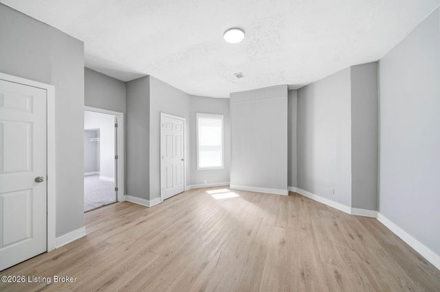 2923 W Market St, Louisville, KY 40212