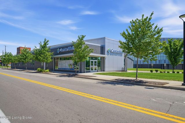 2923 W Market St, Louisville, KY 40212