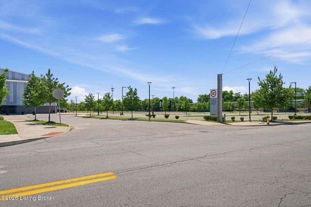 2923 W Market St, Louisville, KY 40212