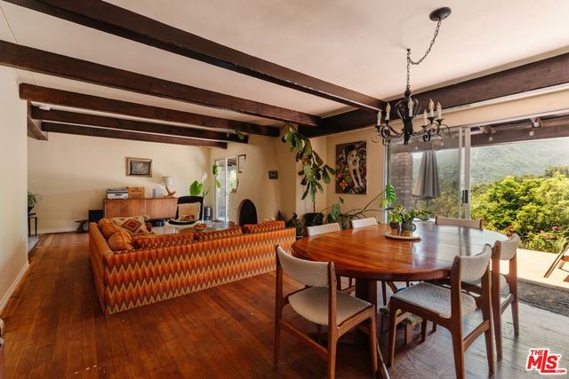 21302 Entrada Road, Topanga, CA 90290