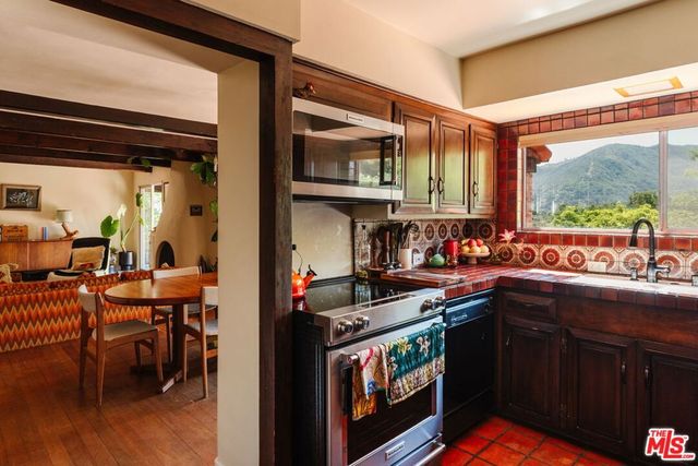 21302 Entrada Road, Topanga, CA 90290