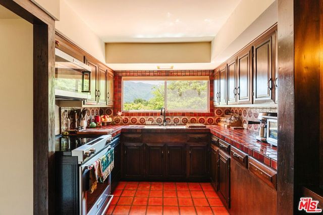 21302 Entrada Road, Topanga, CA 90290