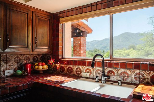 21302 Entrada Road, Topanga, CA 90290