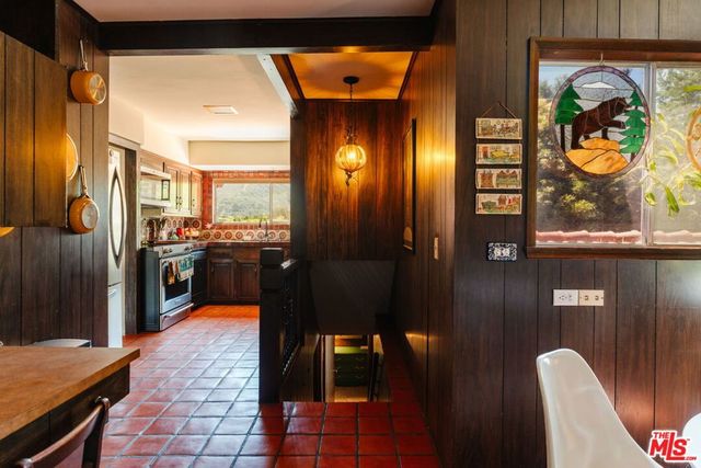 21302 Entrada Road, Topanga, CA 90290