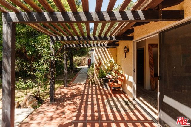 21302 Entrada Road, Topanga, CA 90290