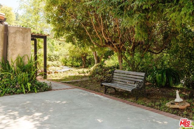 21302 Entrada Road, Topanga, CA 90290