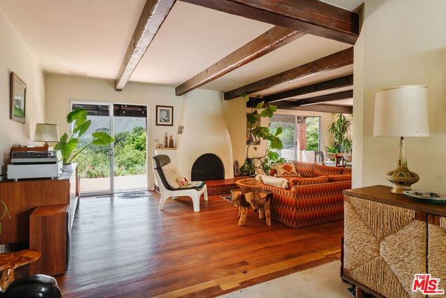 21302 Entrada Road, Topanga, CA 90290