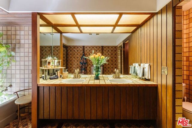 21302 Entrada Road, Topanga, CA 90290