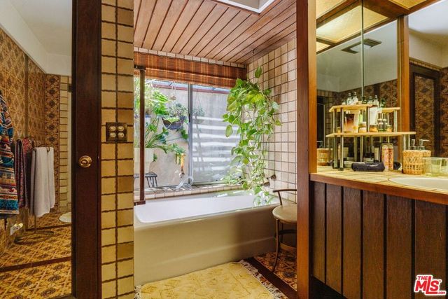 21302 Entrada Road, Topanga, CA 90290