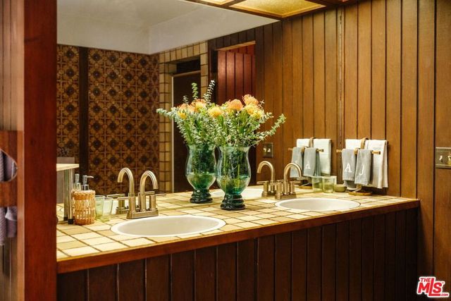 21302 Entrada Road, Topanga, CA 90290