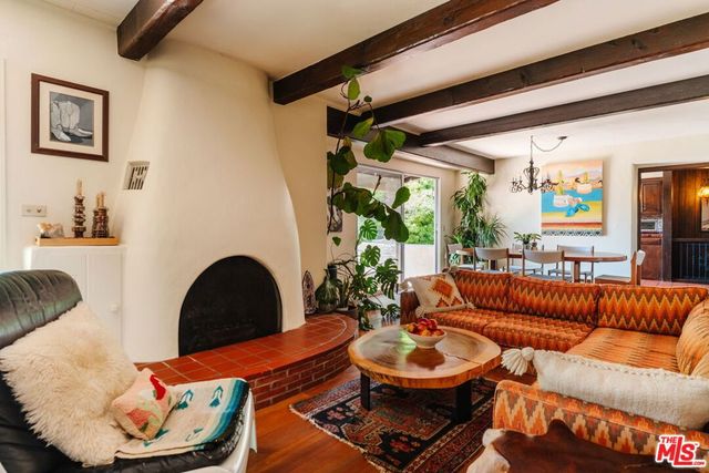 21302 Entrada Road, Topanga, CA 90290