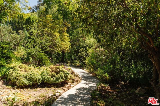 21302 Entrada Road, Topanga, CA 90290