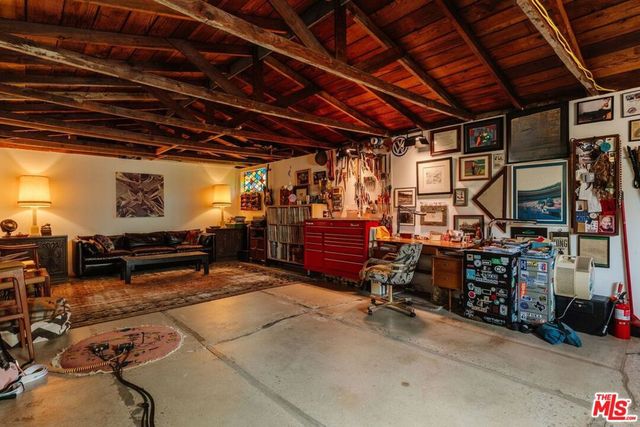 21302 Entrada Road, Topanga, CA 90290