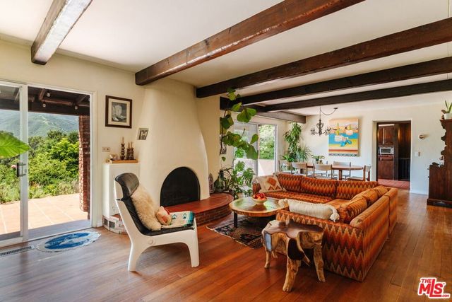 21302 Entrada Road, Topanga, CA 90290