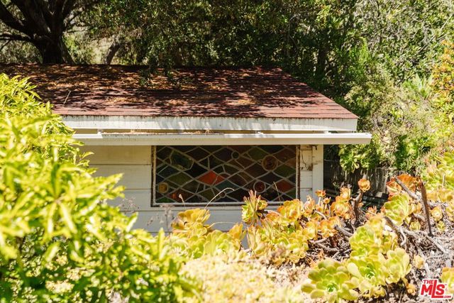 21302 Entrada Road, Topanga, CA 90290