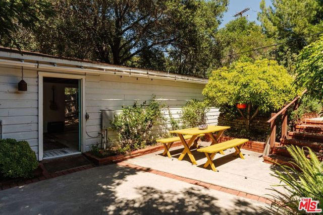 21302 Entrada Road, Topanga, CA 90290