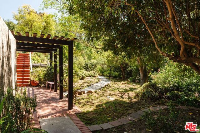 21302 Entrada Road, Topanga, CA 90290