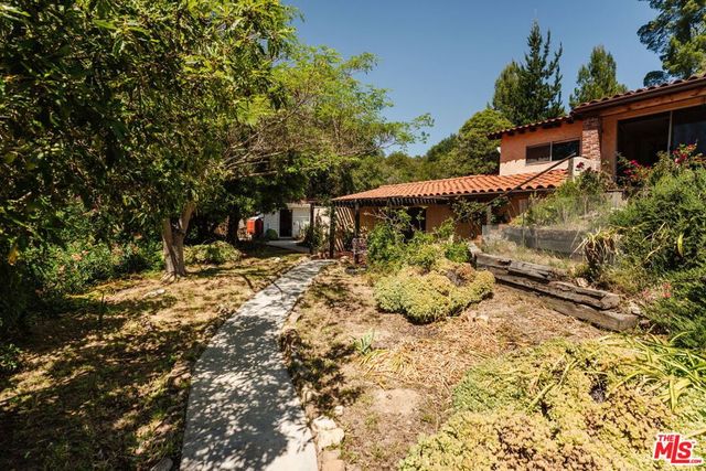 21302 Entrada Road, Topanga, CA 90290