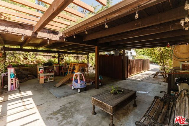 21302 Entrada Road, Topanga, CA 90290