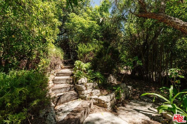 21302 Entrada Road, Topanga, CA 90290