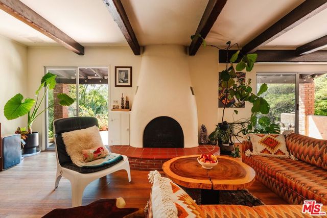 21302 Entrada Road, Topanga, CA 90290