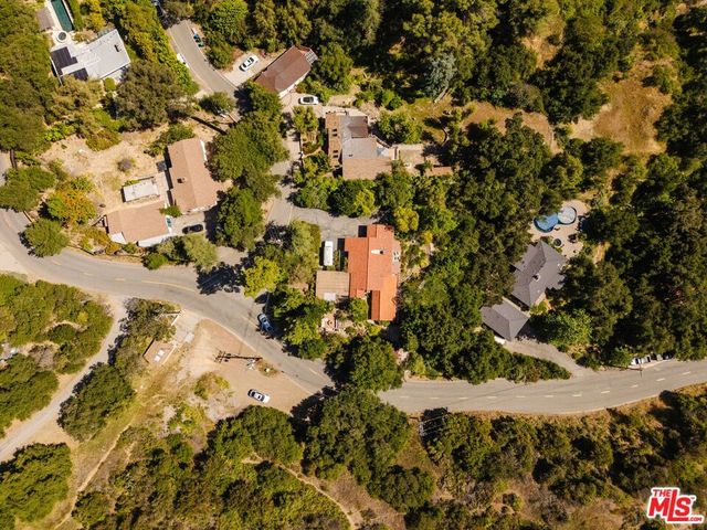 21302 Entrada Road, Topanga, CA 90290