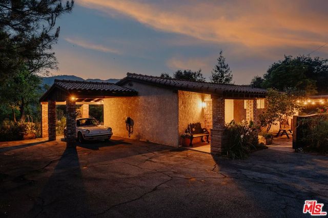 21302 Entrada Road, Topanga, CA 90290