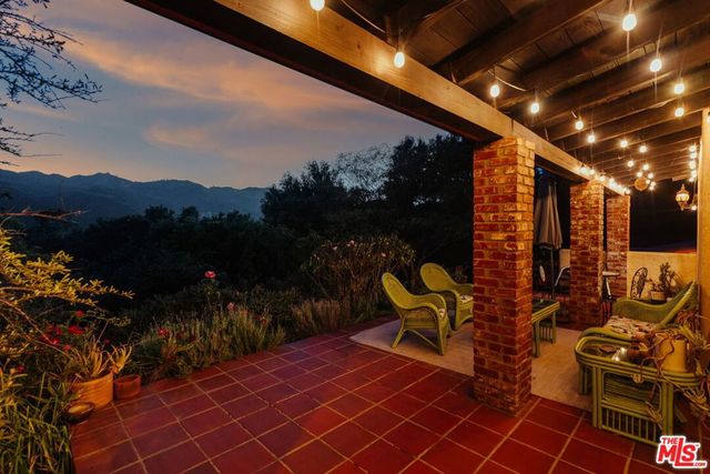 21302 Entrada Road, Topanga, CA 90290