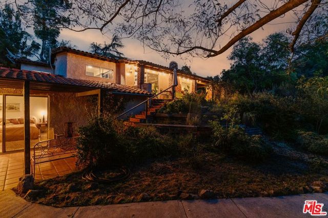 21302 Entrada Road, Topanga, CA 90290