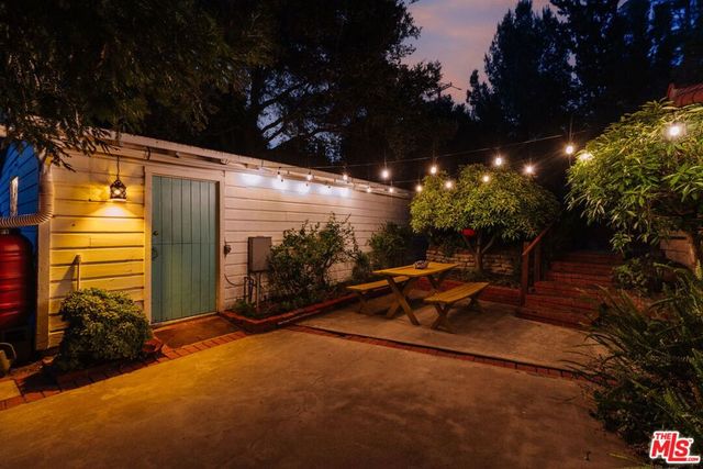 21302 Entrada Road, Topanga, CA 90290