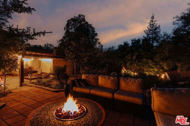 21302 Entrada Road, Topanga, CA 90290