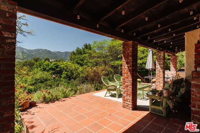 21302 Entrada Road, Topanga, CA 90290