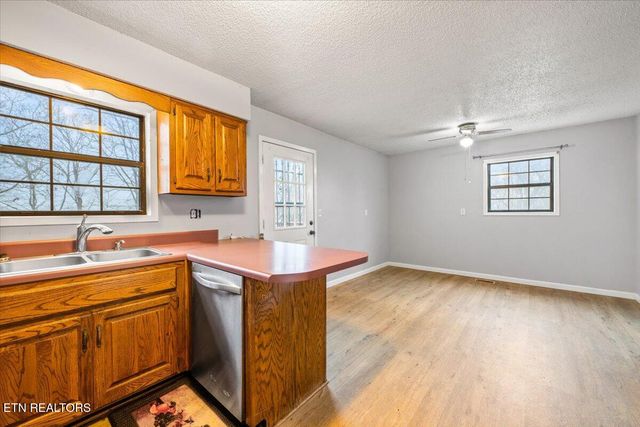 155 Mozingo Lane, Jacksboro, TN 37757