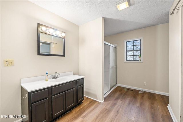 155 Mozingo Lane, Jacksboro, TN 37757