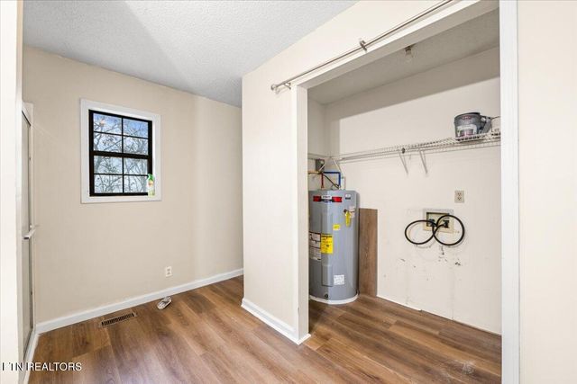 155 Mozingo Lane, Jacksboro, TN 37757