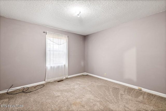 155 Mozingo Lane, Jacksboro, TN 37757