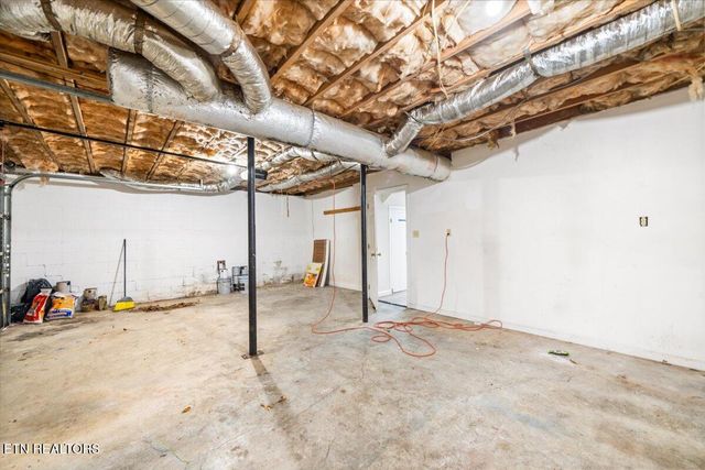 155 Mozingo Lane, Jacksboro, TN 37757