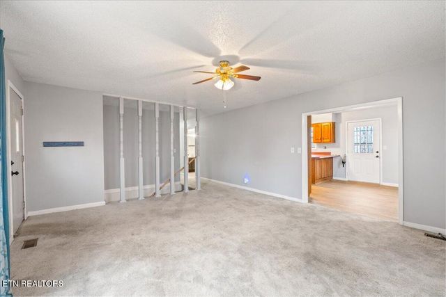 155 Mozingo Lane, Jacksboro, TN 37757